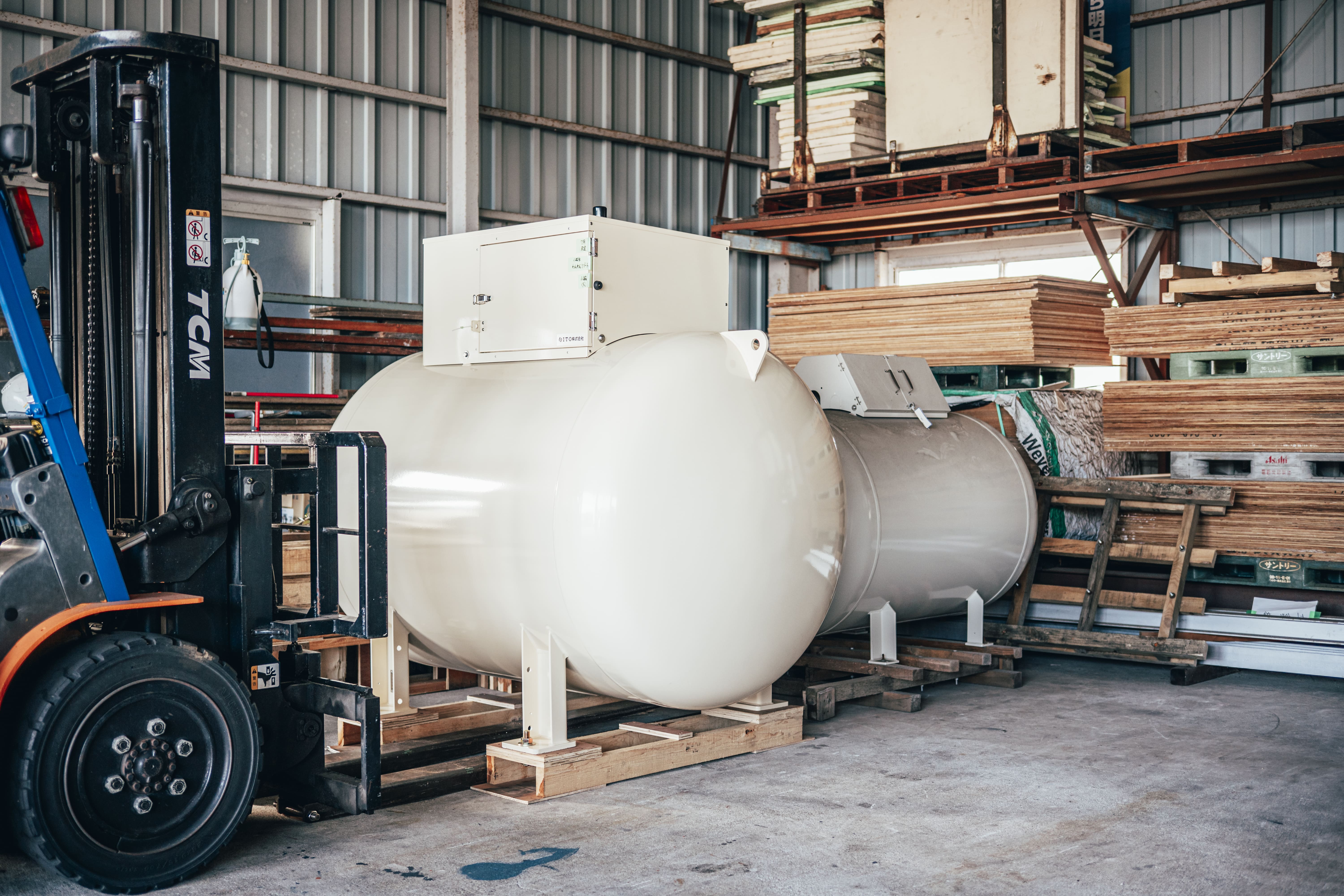店舗用の空のショーケース