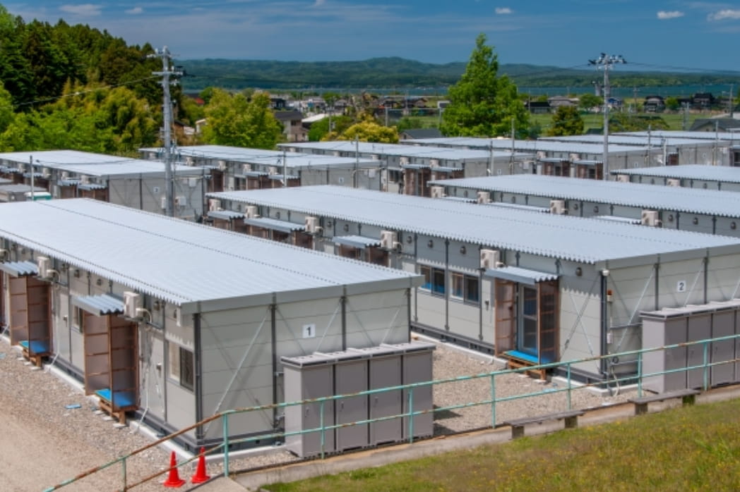 仮設住宅が立ち並んでいます